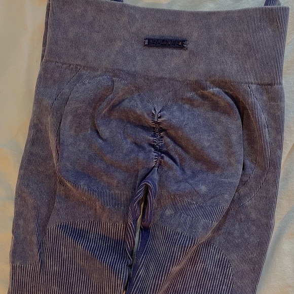 BO+TEE scrunch butt leggings - Picture 2 of 2